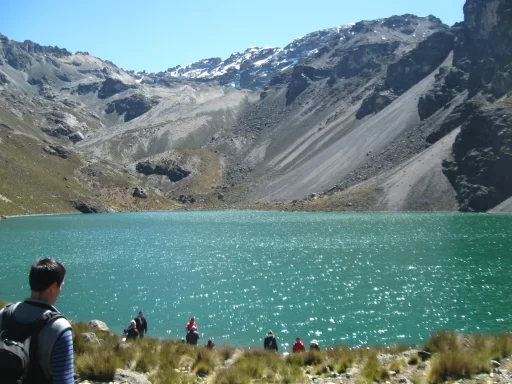 trekking aclimatacion laguna neveria zenda escuela de montañismo en lima