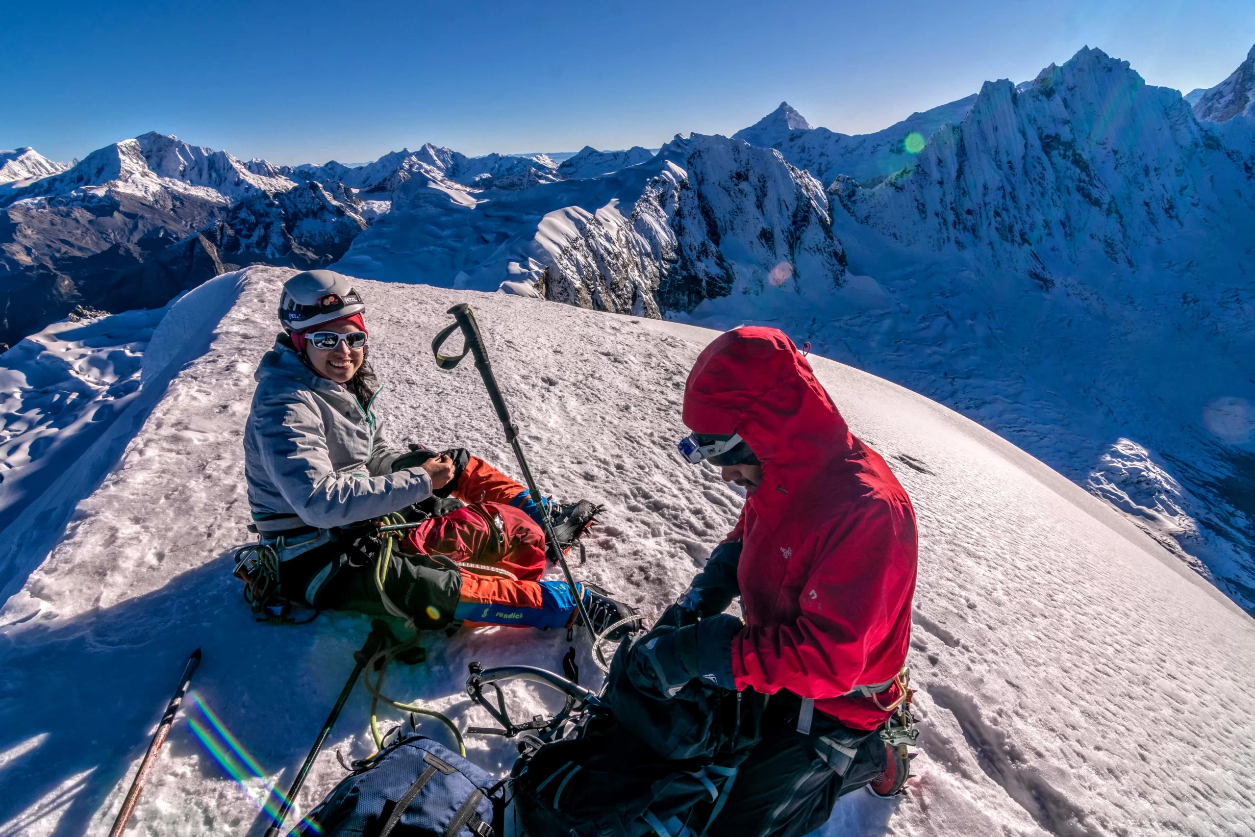cumbre del nevado vallunaraju zenda escuela de montañismo