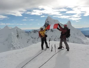 nevado pisco mataraju cordillera blanca zenda escuela de montañismo